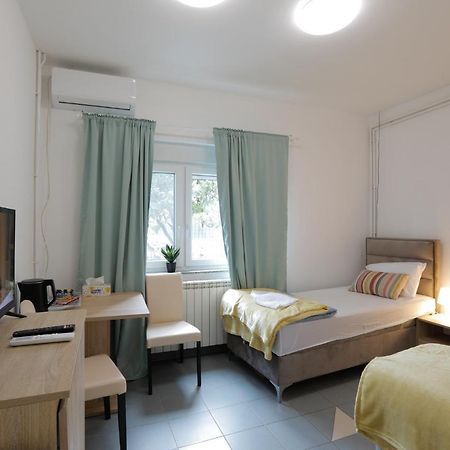 Aviator Apartments & Rooms Nikola Tesla Airport Belgrade Surčin Exteriör bild