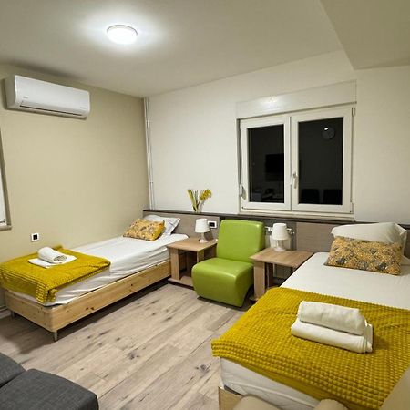 Aviator Apartments & Rooms Nikola Tesla Airport Belgrade Surčin Exteriör bild