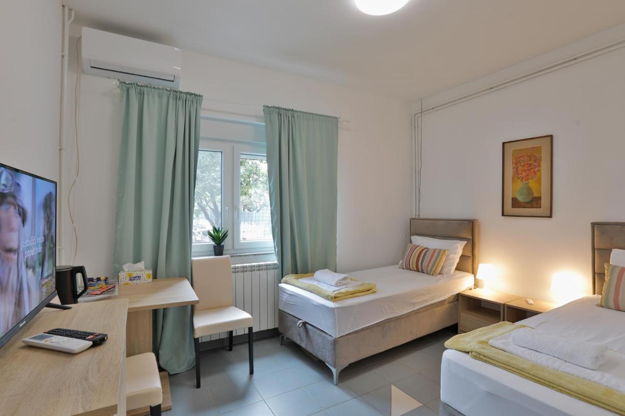 Aviator Apartments & Rooms Nikola Tesla Airport Belgrade Surčin Exteriör bild