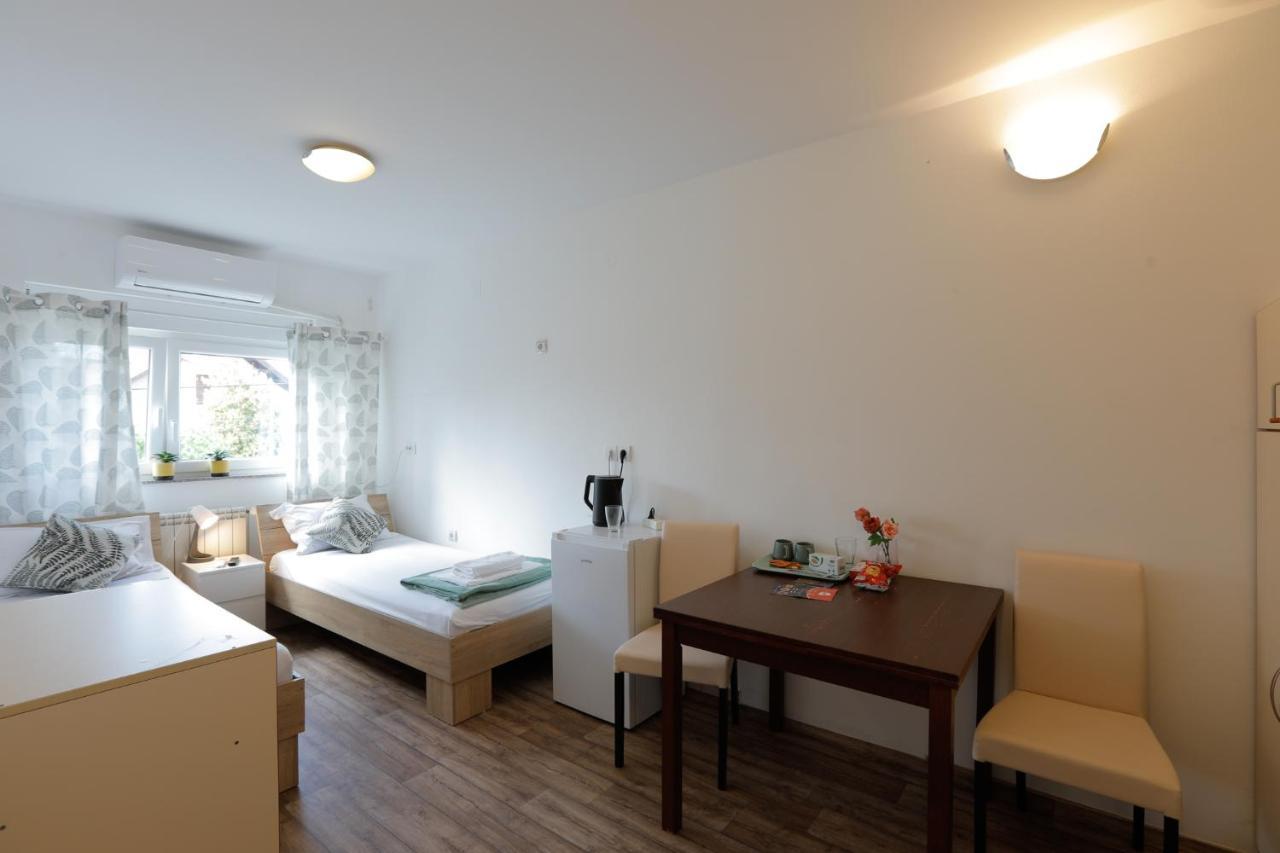 Aviator Apartments & Rooms Nikola Tesla Airport Belgrade Surčin Exteriör bild