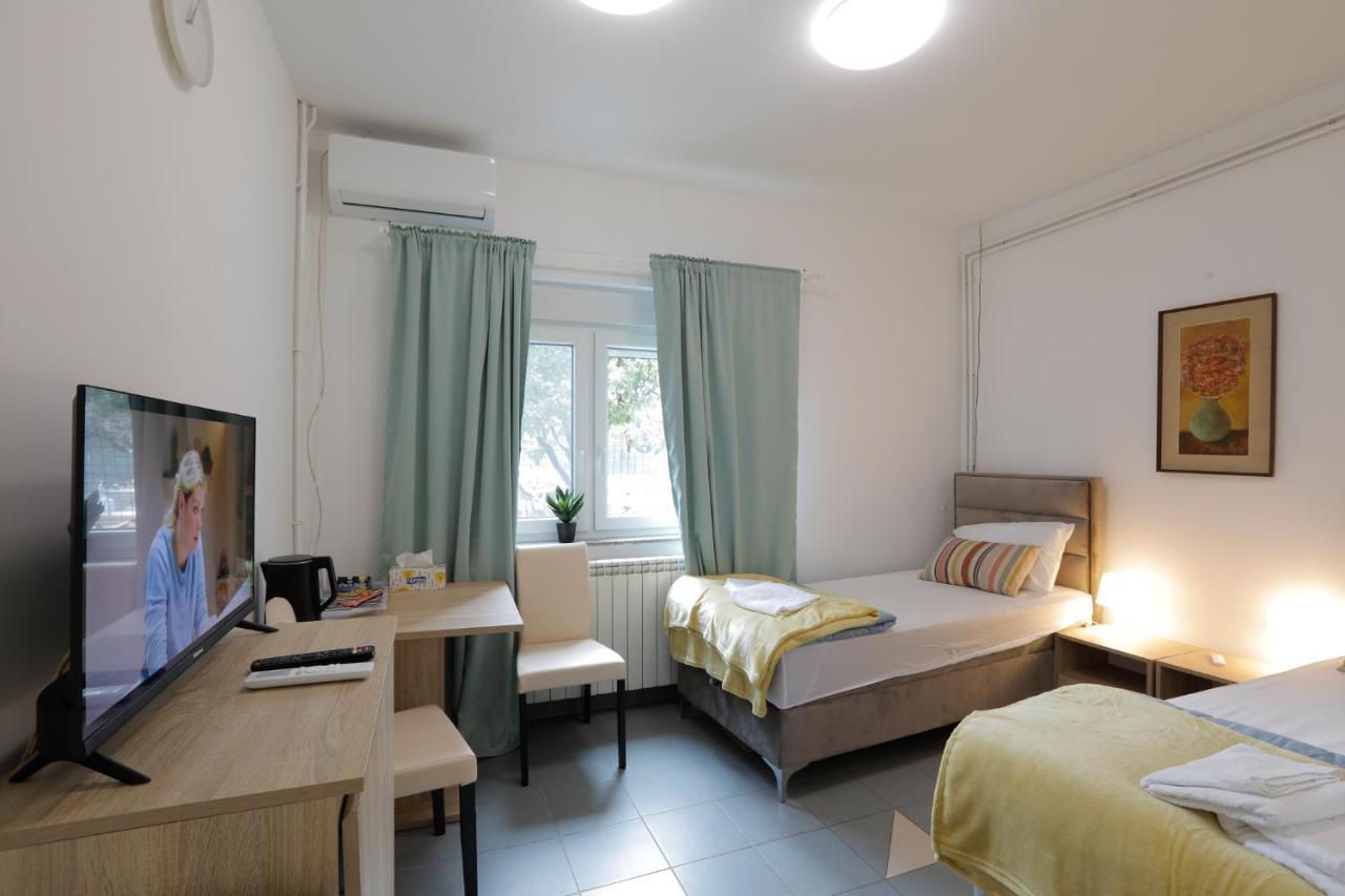 Aviator Apartments & Rooms Nikola Tesla Airport Belgrade Surčin Exteriör bild