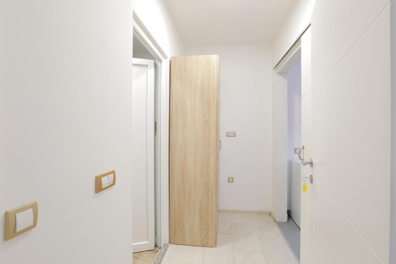 Aviator Apartments & Rooms Nikola Tesla Airport Belgrade Surčin Exteriör bild