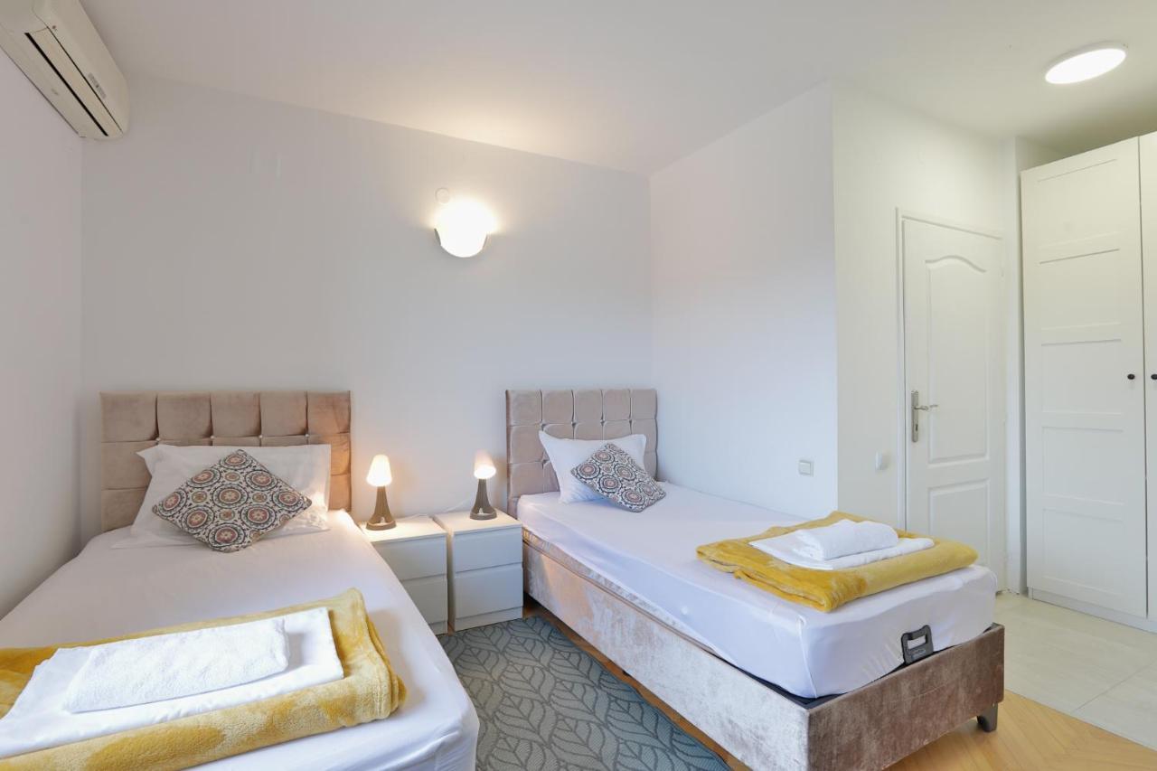 Aviator Apartments & Rooms Nikola Tesla Airport Belgrade Surčin Exteriör bild