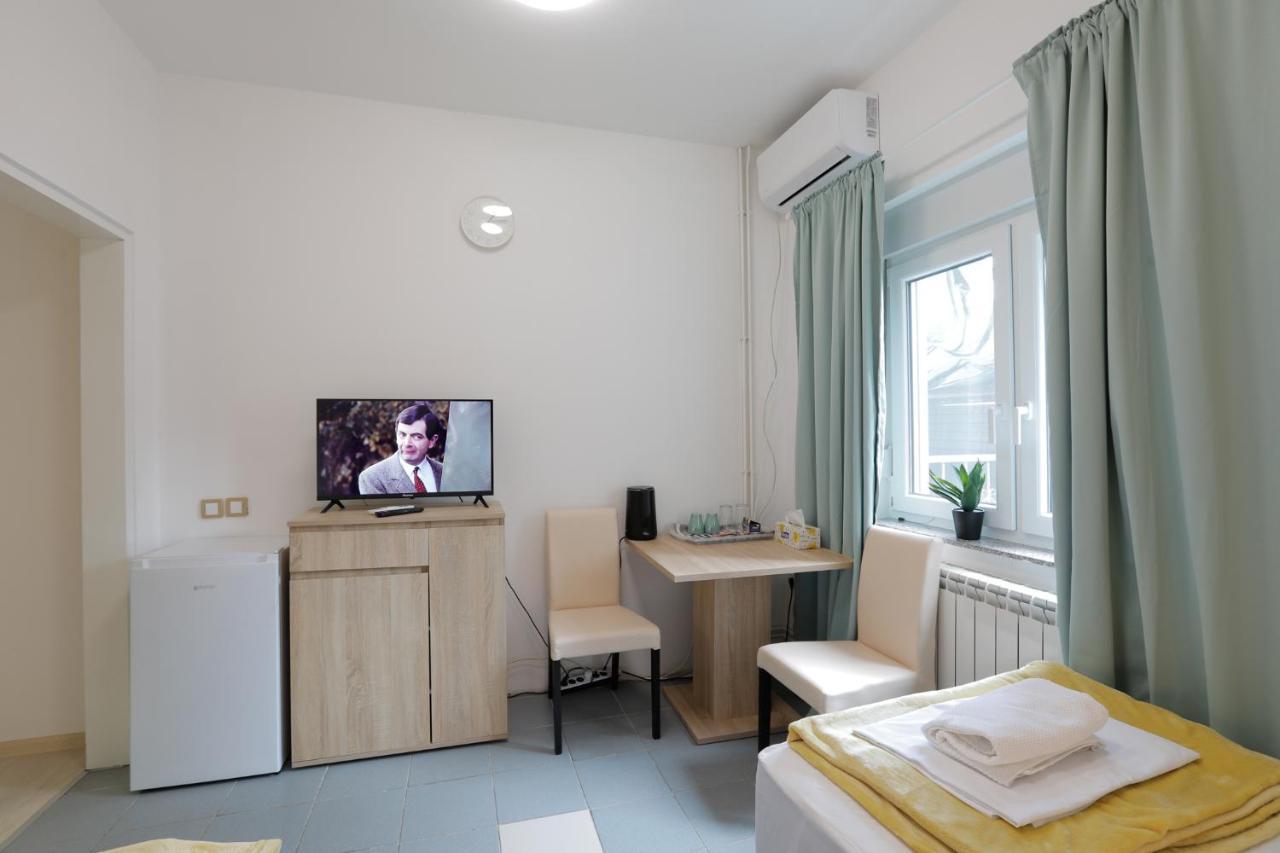Aviator Apartments & Rooms Nikola Tesla Airport Belgrade Surčin Exteriör bild