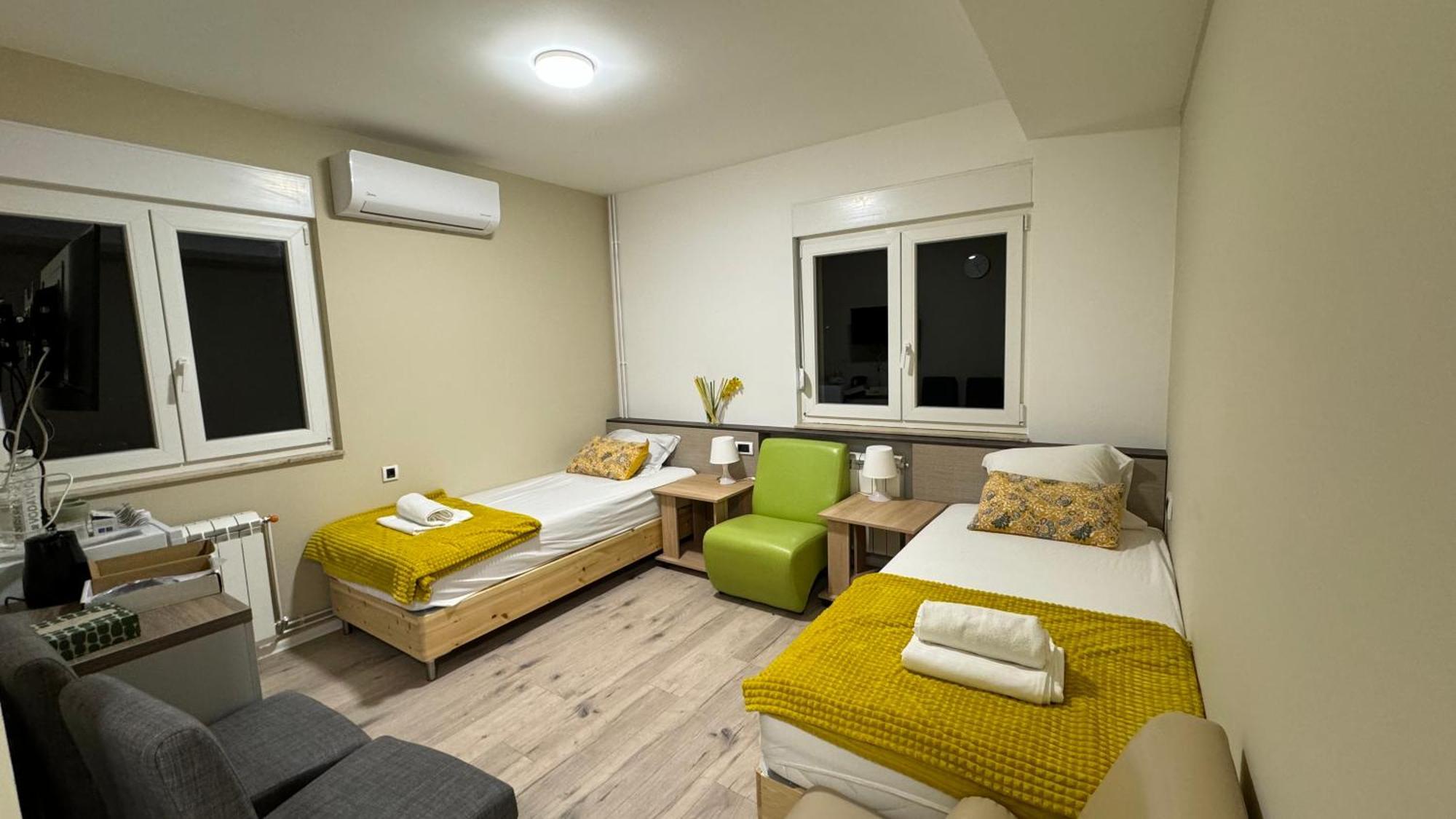Aviator Apartments & Rooms Nikola Tesla Airport Belgrade Surčin Exteriör bild